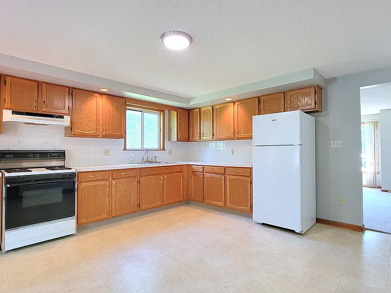 200 Losson Rd #B — Photo 2