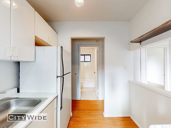 5th image of 237 E 53rd St #6F