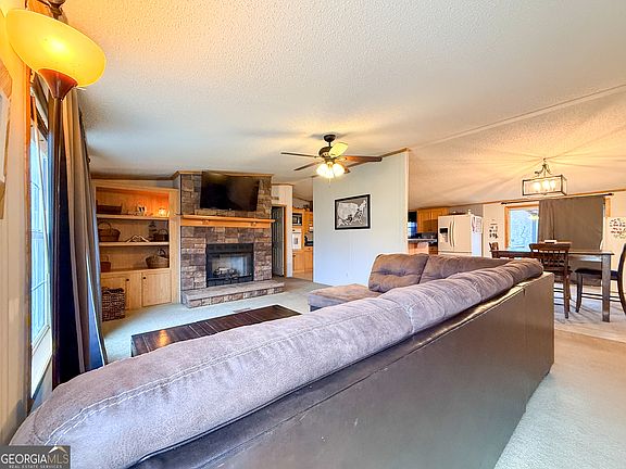 3rd image of 551 Hester Rd