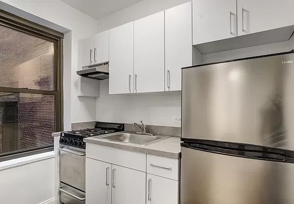 2nd image of 162 E 55th St APT 2F