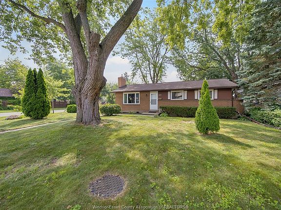 2nd image of 2979 Orion Cres