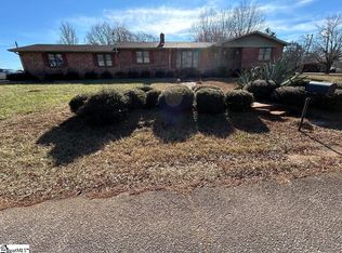 101 Windsor Dr, Laurens, SC 29360