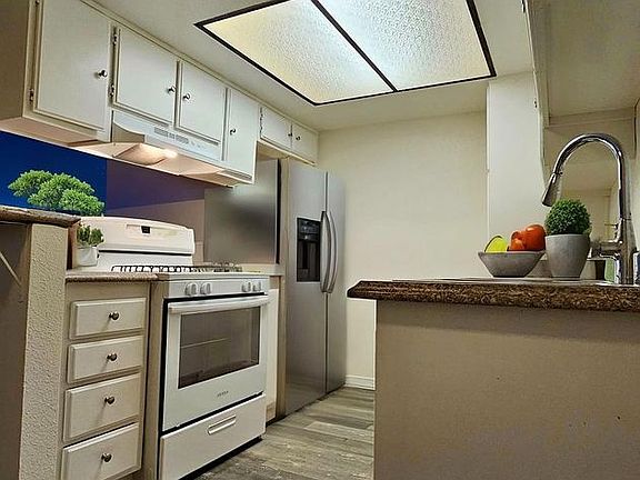 5th image of 10030 Rosecrans Ave APT 6