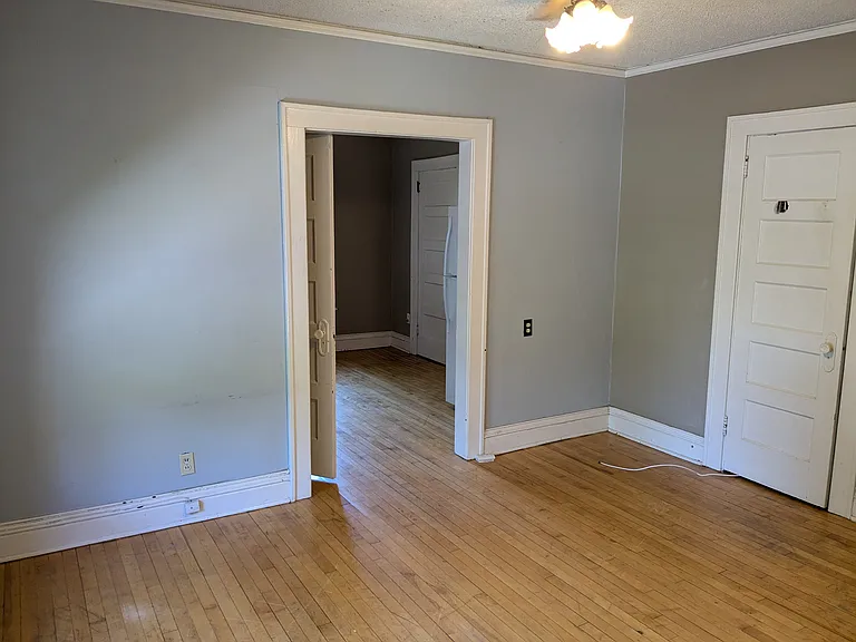1922 Sharon Ave SE #3 — Photo 4