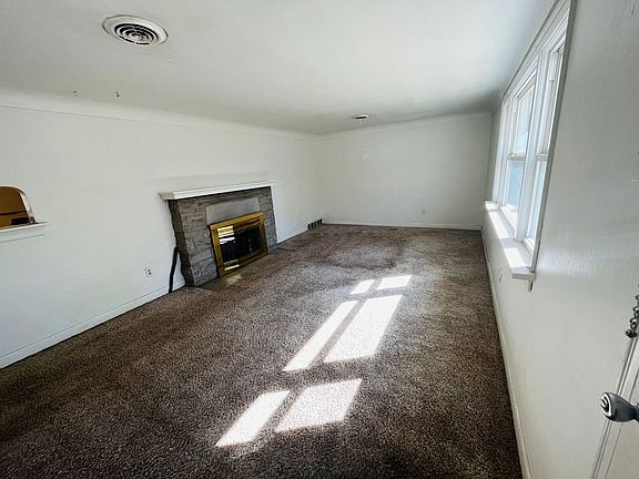 3rd image of 501 Larkin Ave