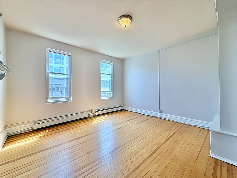 409 Monmouth St #3 — Photo 14