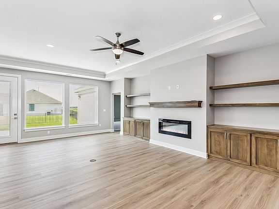 3rd image of 713 E Park Pl