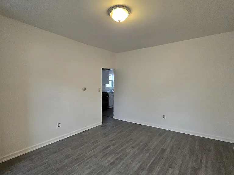 96 S Montgomery St — Photo 10