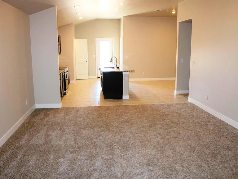 3015 Valencia Ave — Photo 11