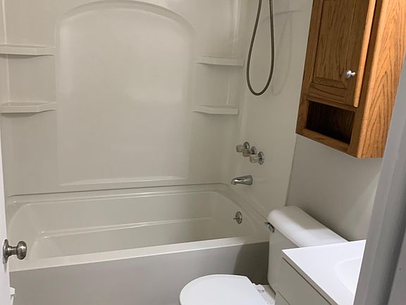 4th image of 379 Skyview Dr