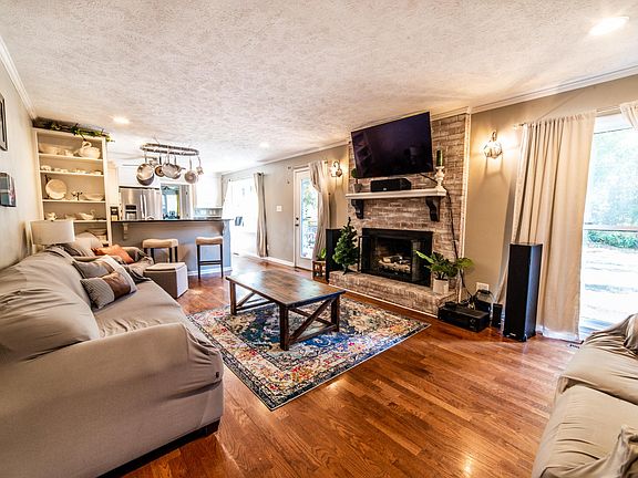 Living area w/ propane fireplace