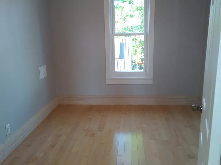 Secondary bedroom/home office.