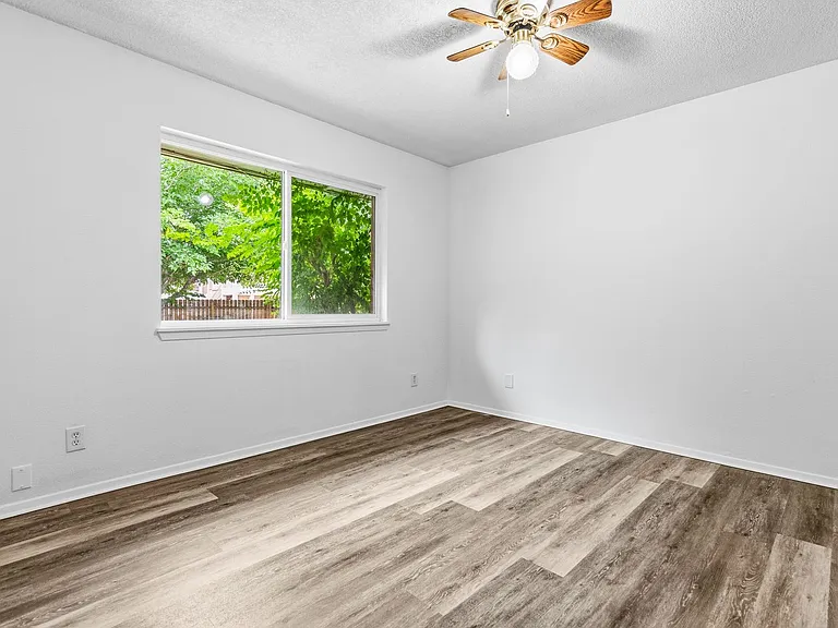 1405 Oregon Ave #B — Photo 5