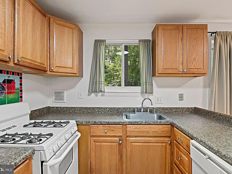 8701 Parliament Dr — Photo 8