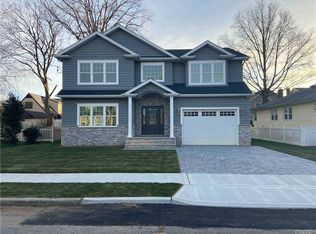 2139 Rosemont St, Bellmore, NY 11710