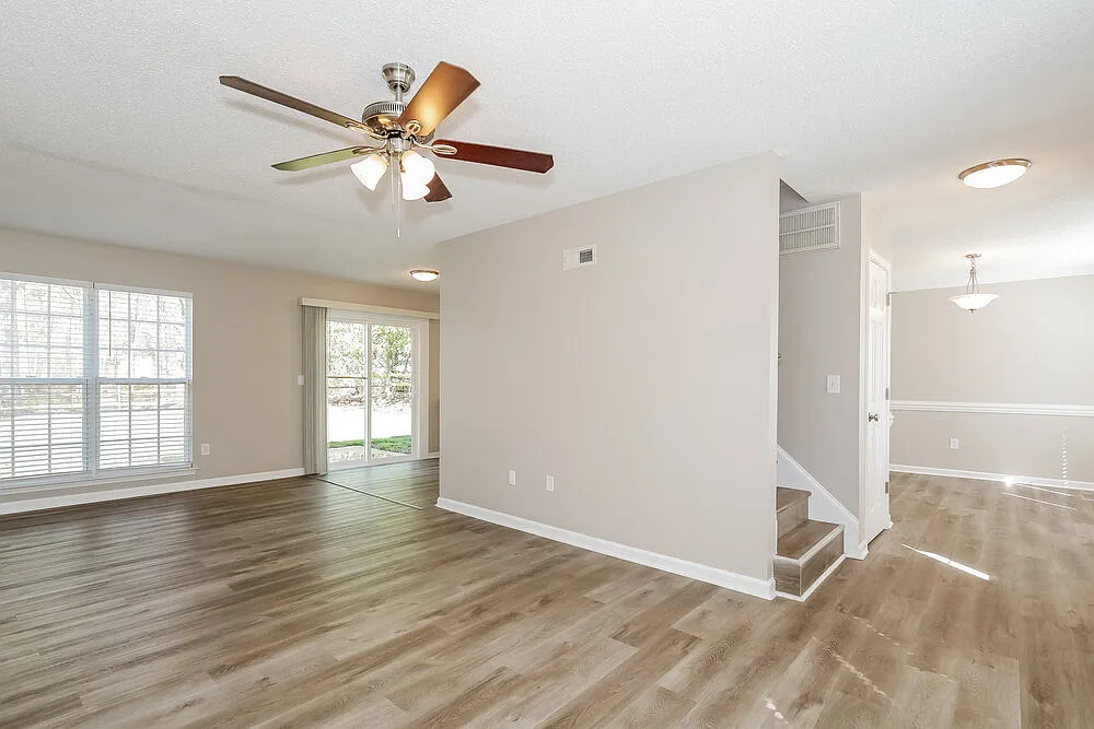 3 bed, 2.5 bath, 1600 sqft, $2,115 — Photo 4