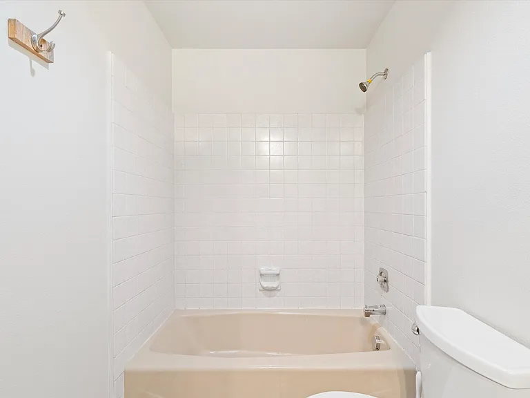212 Edgewood Dr — Photo 17