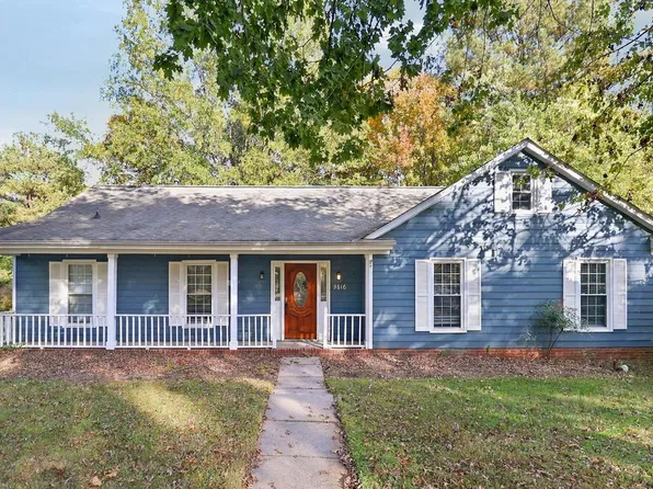 9616 Kent Village Dr, Charlotte, NC 28269