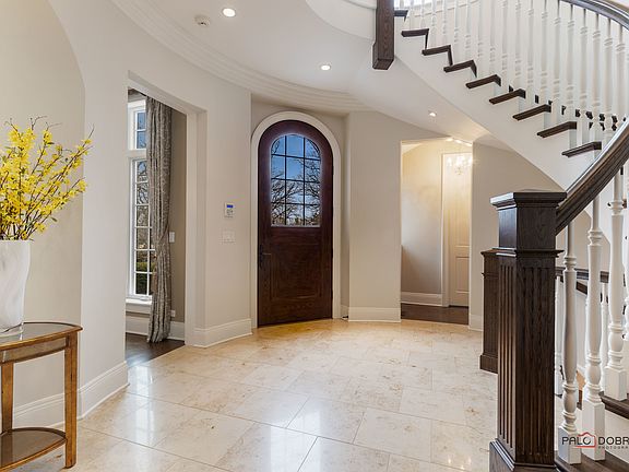 4th image of 922 Oak Knoll Dr