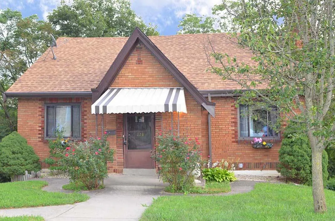 228 Glazier Ave photo 1
