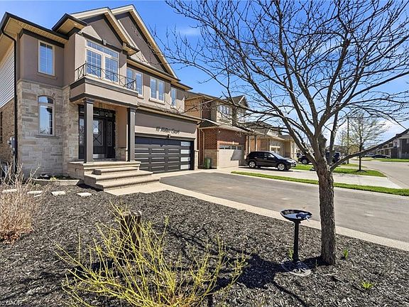 2nd image of 12 Mitten Ct