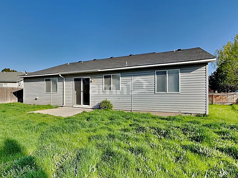 724 Coopers Ct — Photo 16