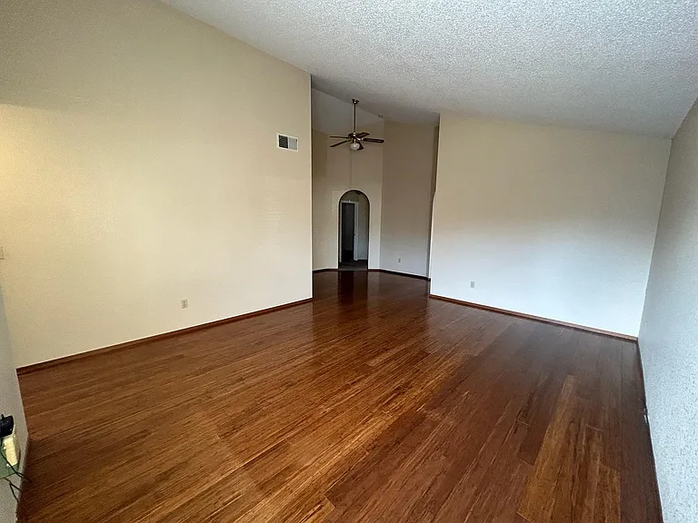 1520 Mary Pl — Photo 4