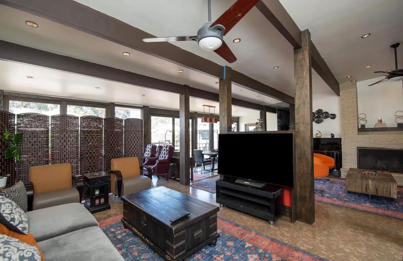 4 bed, 2551 sqft, $2,000 — Photo 2