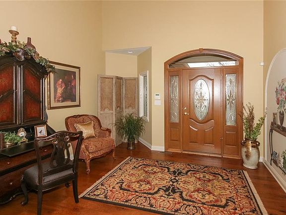 3rd image of 1573 Hazelwood Ct E