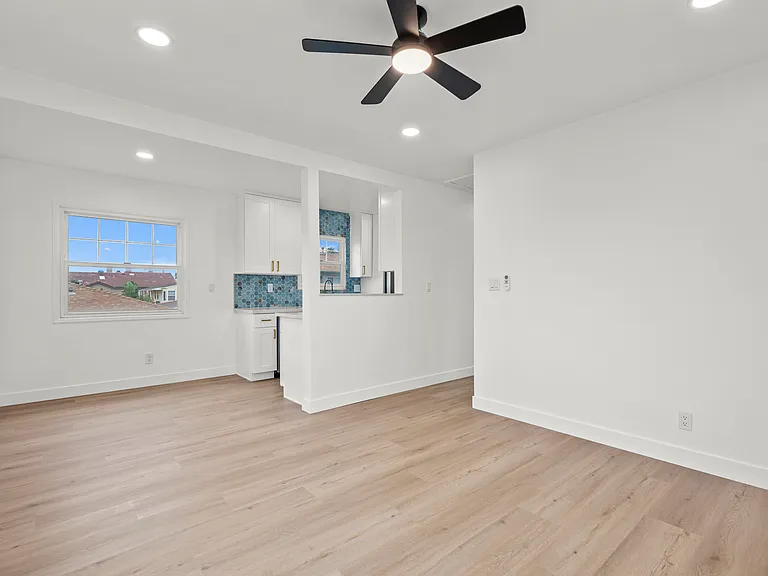 868 Emerald St #870.5 — Photo 7