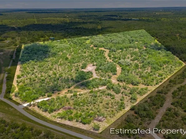 317 Machicek Rd, Goliad, TX 77963