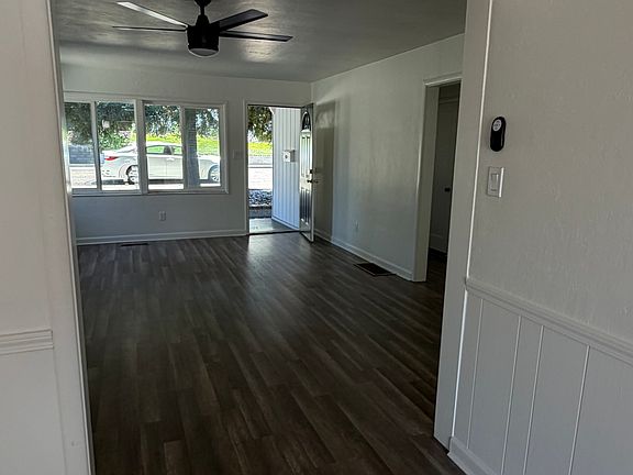 4th image of 3869 Vineyard Ave