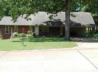 2033 Meadows Rd, Poplar Bluff, MO 63901