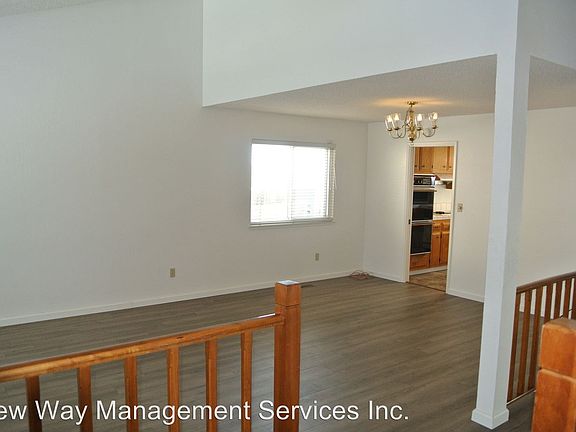 2nd image of 3904 Alta Vista Cir