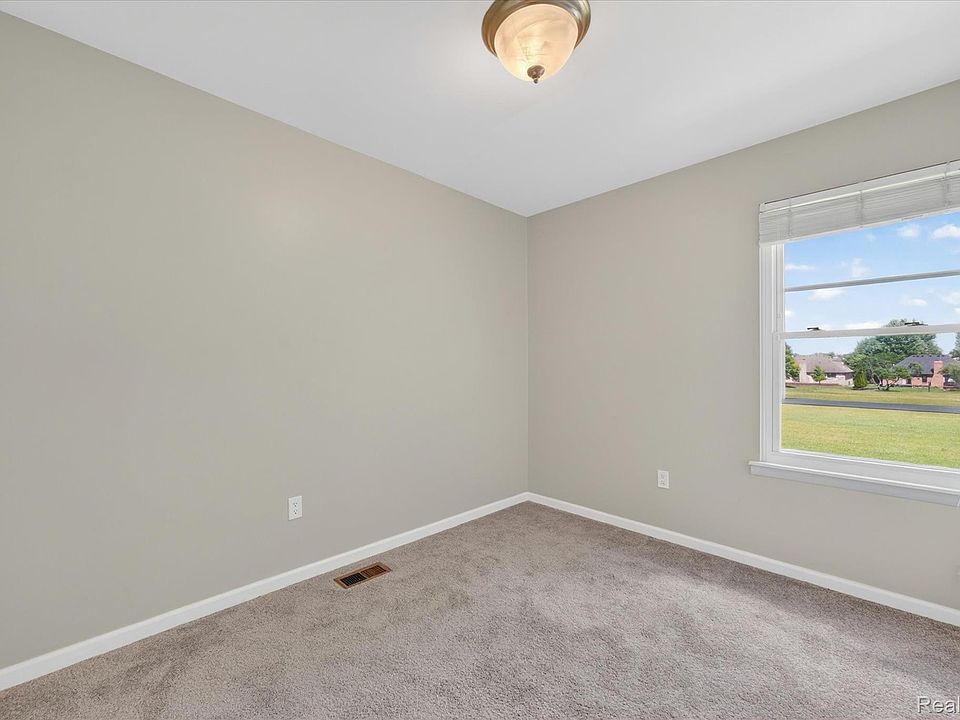 2824 Roundtree Dr, photo 25