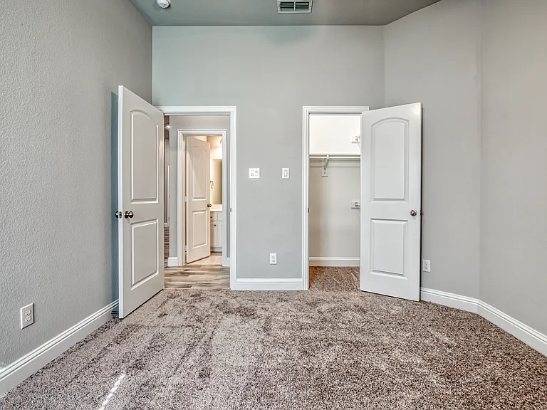 207 Gardenia Dr — Photo 32