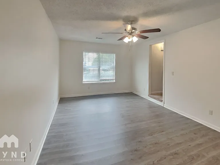 5561 Northcut Dr — Photo 7