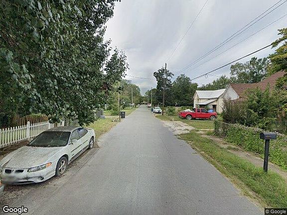 Exterior Neighborhood (street photo)