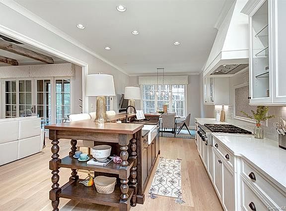 4th image of 3252 Lake Pointe Dr