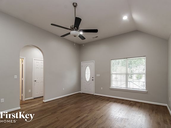 3rd image of 1940 Daisy St