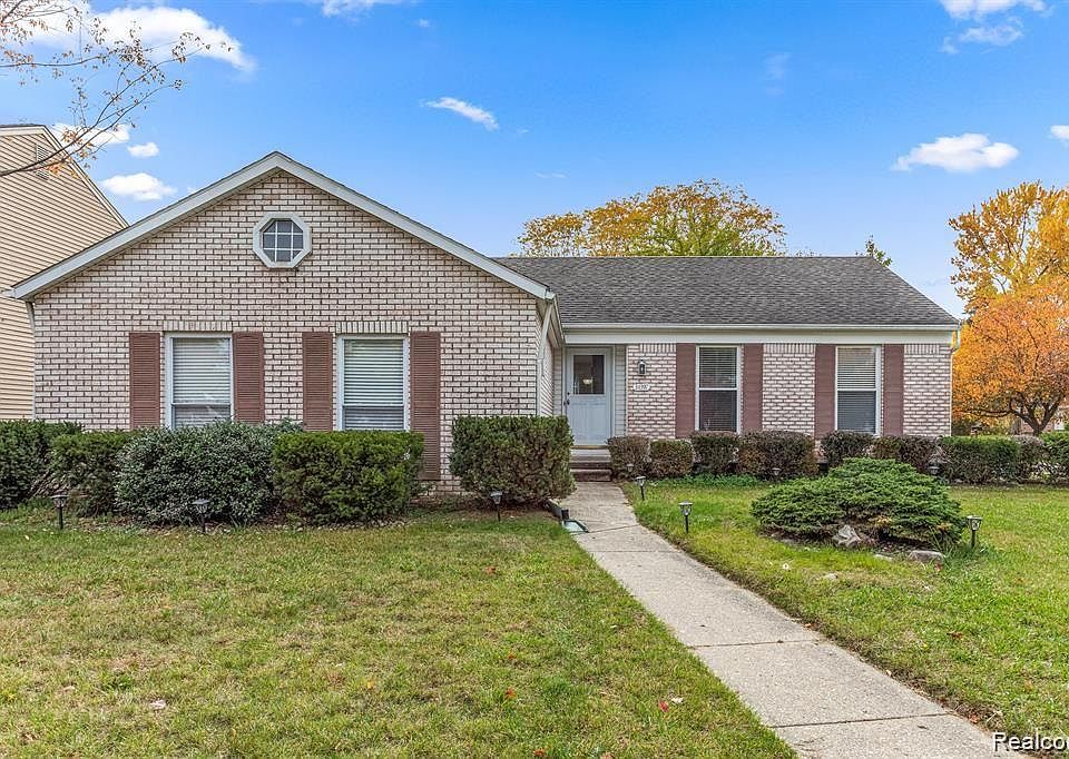 1st image of 34397 Parkdale Ct