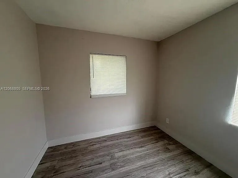 1437 NW 10th Pl — Photo 8