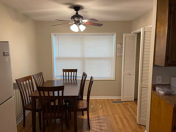 3rd image of 211 Glenwood Ln APT 4