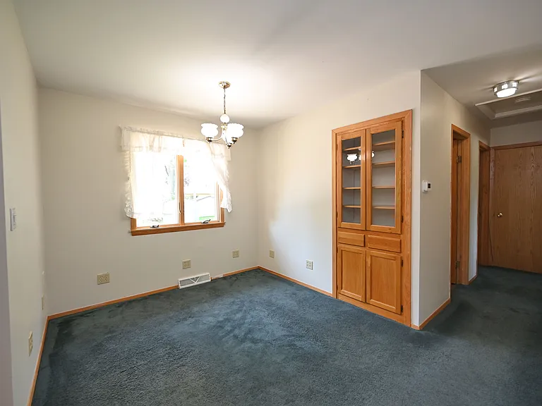 409 Linwood Ave — Photo 5