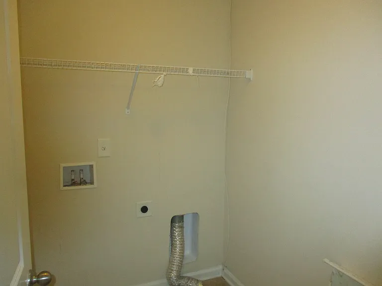 812 Hayes Point Cir — Photo 17