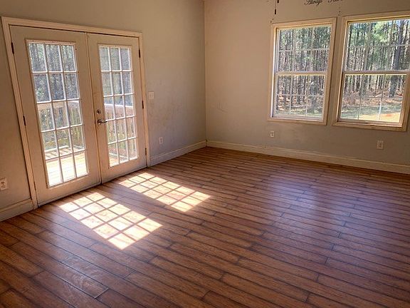 4th image of 100 Lisa Woods Ln