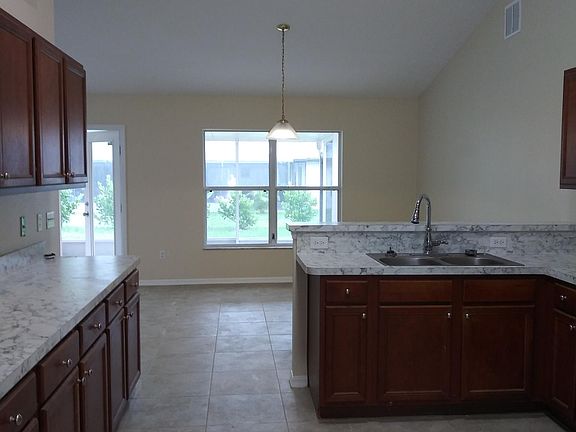 5th image of 1341 SE Ladner St