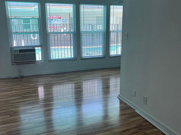 3rd image of 118-1 E Palmer Ave #3