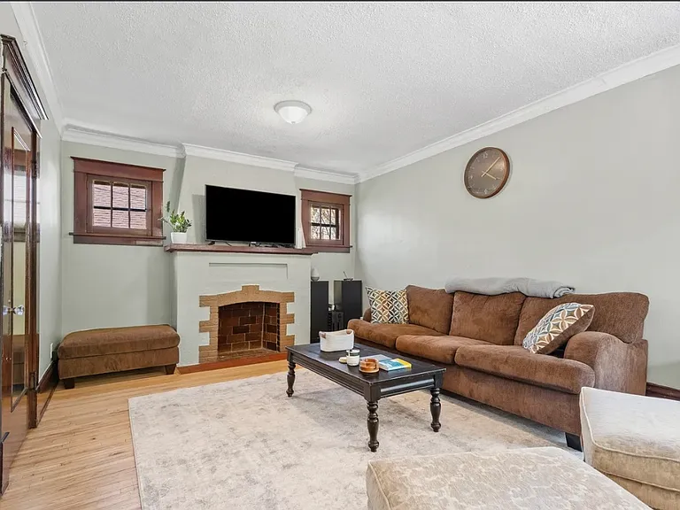 319 Earl St — Photo 19