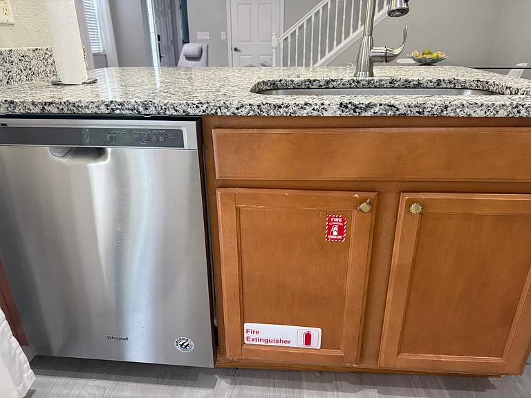 869 Assembly Ct — Photo 5